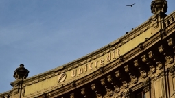 UniCredit в I полугодии получил чистый убыток в 2,3 млрд евро против прибыли годом ранее UniCredit в I полугодии получил чистый убыток в 2,3 млрд евро против прибыли годом ранее