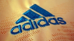 Adidas в I полугодии получил чистый убыток в 264 млн евро против прибыли годом ранее Adidas в I полугодии получил чистый убыток в 264 млн евро против прибыли годом ранее