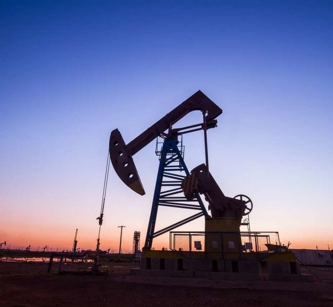 Запасы нефти в США за неделю выросли на 2,93 млн баррелей, добыча установила новый рекорд Запасы нефти в США за неделю выросли на 2,93 млн баррелей, добыча установила новый рекорд