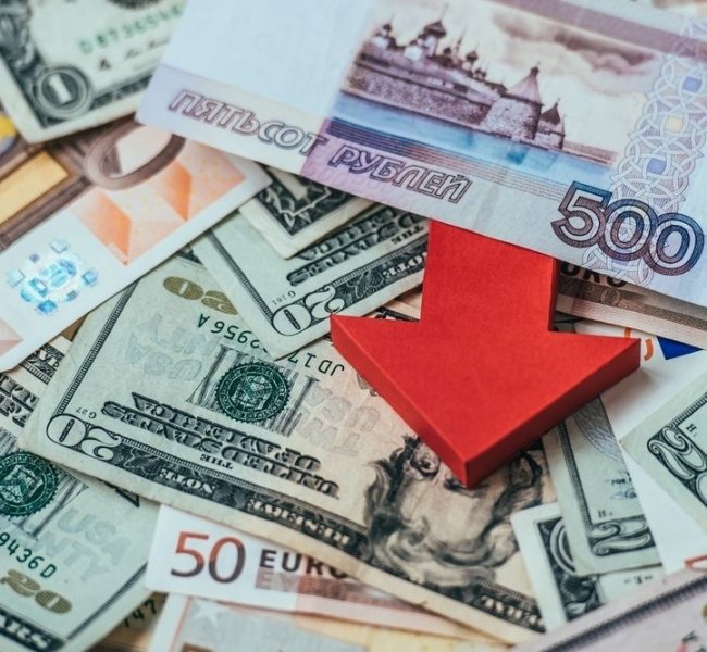 Рубль возобновил снижение, несмотря на благоприятный внешний фон Рубль возобновил снижение, несмотря на благоприятный внешний фон