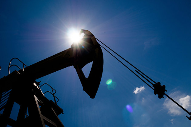 Нефть дорожает на 2% в надежде на сокращение добычи ОПЕК+ Нефть дорожает на 2% в надежде на сокращение добычи ОПЕК+