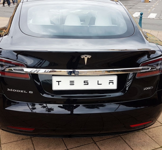 Tesla   100 . ,   