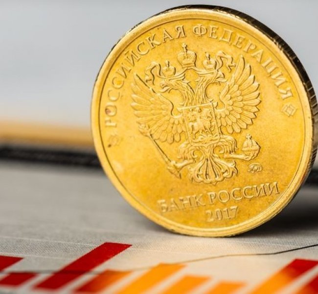 Рубль ускорил рост на фоне ралли нефтяных цен Рубль ускорил рост на фоне ралли нефтяных цен