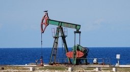 Российская нефть Urals подешевела, несмотря на сделку ОПЕК+ Российская нефть Urals подешевела, несмотря на сделку ОПЕК+