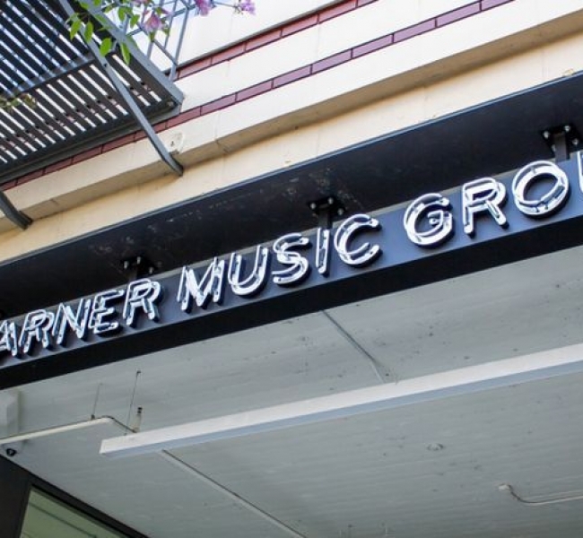 Warner Music.  IPO  2020
