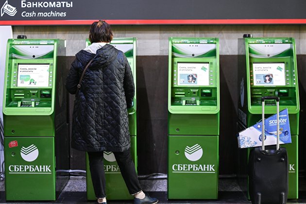 Сбербанк ввел комиссию в 1% для всех переводов через банкоматы Сбербанк ввел комиссию в 1% для всех переводов через банкоматы