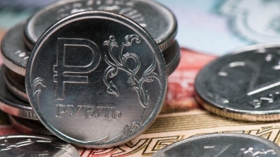 Рубль возобновил укрепление на фоне ралли нефтяных цен Рубль возобновил укрепление на фоне ралли нефтяных цен