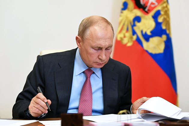 Путин ждет от главы МЧС доклада по ситуации в Норильске Путин ждет от главы МЧС доклада по ситуации в Норильске