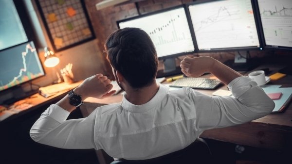 Московская биржа. На самоизоляции инвесторы сели за терминалы Московская биржа. На самоизоляции инвесторы сели за терминалы