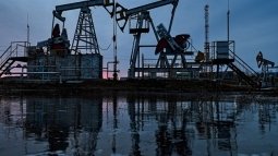 Фьючерсы на нефть выросли по итогам волатильной сессии, золото подорожало Фьючерсы на нефть выросли по итогам волатильной сессии, золото подорожало