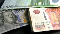 Доллар торгуется без единой динамики к евро и иене перед публикацией статданных из США Доллар торгуется без единой динамики к евро и иене перед публикацией статданных из США