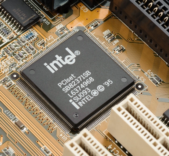  Intel   11%, AMD   5%