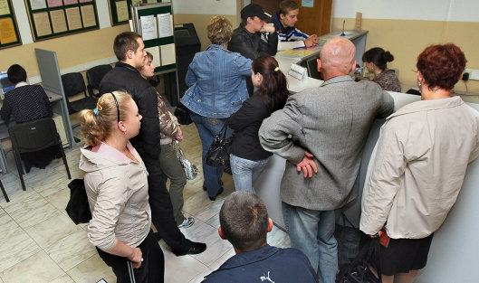 На выплаты безработным до конца лета направят свыше 13,5 млрд рублей