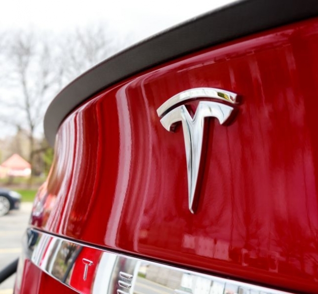 Tesla объявила сплит акций 5 к 1 Tesla объявила сплит акций 5 к 1