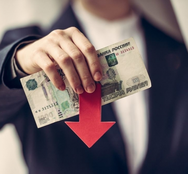 Рубль вернулся к быстрому снижению из-за ухудшения ситуации на мировых рынках Рубль вернулся к быстрому снижению из-за ухудшения ситуации на мировых рынках