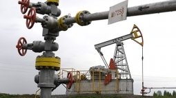 Нефть продолжает дорожать в ожидании роста спроса Нефть продолжает дорожать в ожидании роста спроса