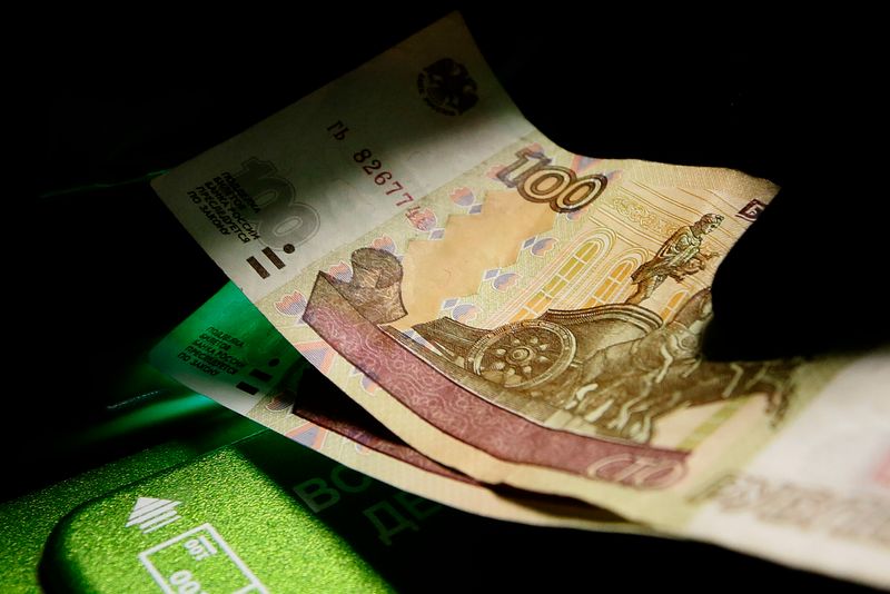 Рубль тестировал 73 р/$ на фоне предстоящих крупных налогов, рисков ужесточения ДКП Рубль тестировал 73 р/$ на фоне предстоящих крупных налогов, рисков ужесточения ДКП