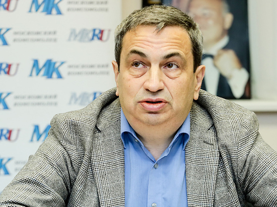 Экономист Миркин дал прогноз курса рубля на примере футбольного мяча Экономист Миркин дал прогноз курса рубля на примере футбольного мяча