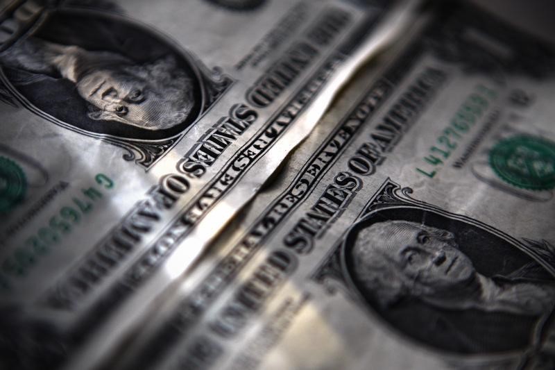 Доллар растет в преддверии выхода ключевых данных по инфляции