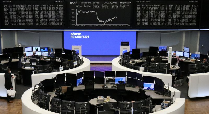 Европейские акции в минусе вслед за снижением табачных компаний Европейские акции в минусе вслед за снижением табачных компаний
