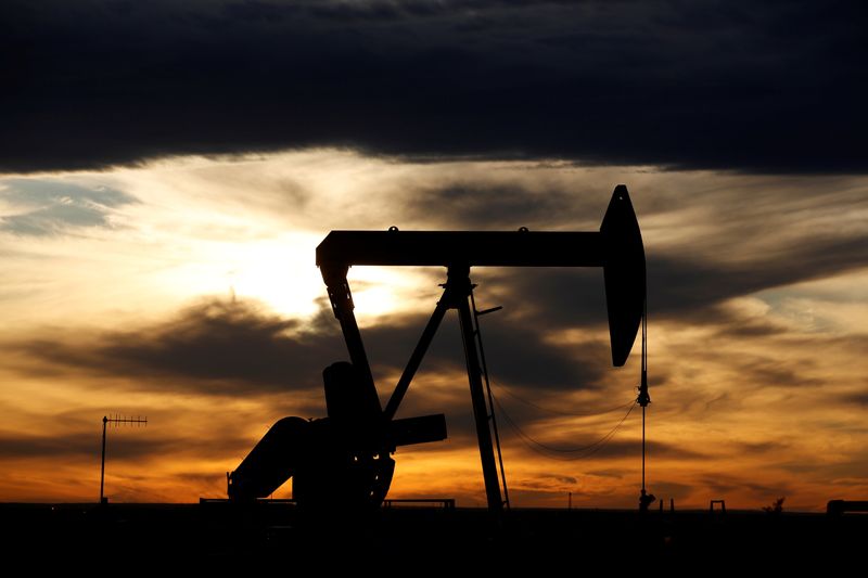 Цены на нефть снижаются третий день подряд из-за роста запасов в США, пандемических опасений Цены на нефть снижаются третий день подряд из-за роста запасов в США, пандемических опасений