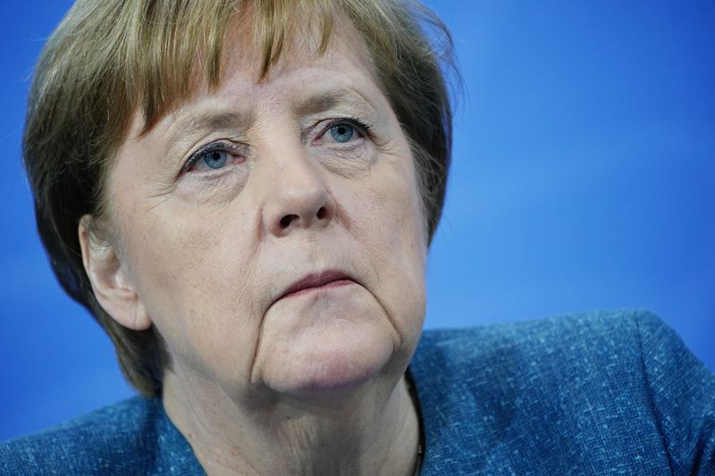 У ЕС недостаточно информации о Спутнике V, чтобы его одобрить -- Меркель