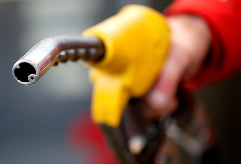 Нефть снижается из-за опасений об избытке в случае возобновления поставок из Ирана Нефть снижается из-за опасений об избытке в случае возобновления поставок из Ирана