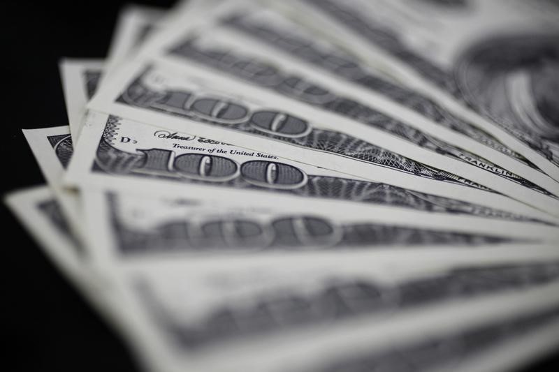 За первые пять минут торгов курс доллара США повысился до 73,5791 руб. За первые пять минут торгов курс доллара США повысился до 73,5791 руб.