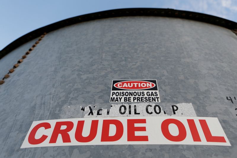 Данные API вновь показали снижение запасов нефти в США -- источники Данные API вновь показали снижение запасов нефти в США -- источники