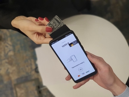 В смартфонах курьеров появилась функция платежного терминала В смартфонах курьеров появилась функция платежного терминала