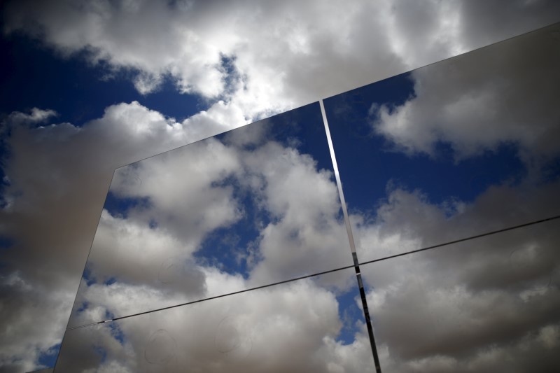 First Solar строит крупнейший в США завод солнечных панелей First Solar строит крупнейший в США завод солнечных панелей