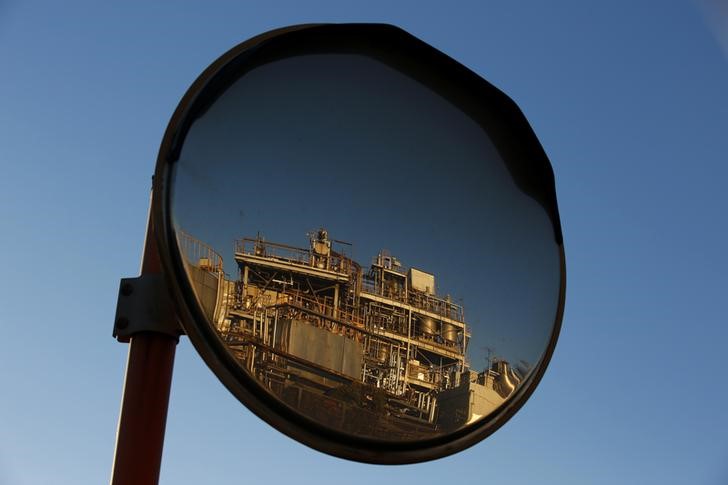 Цены на нефть растут после небольшого снижения накануне