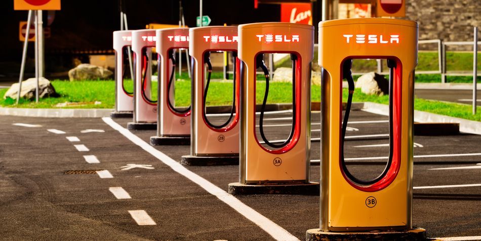 Рост акций Tesla. Одна станция стоит +5%? Рост акций Tesla. Одна станция стоит +5%?