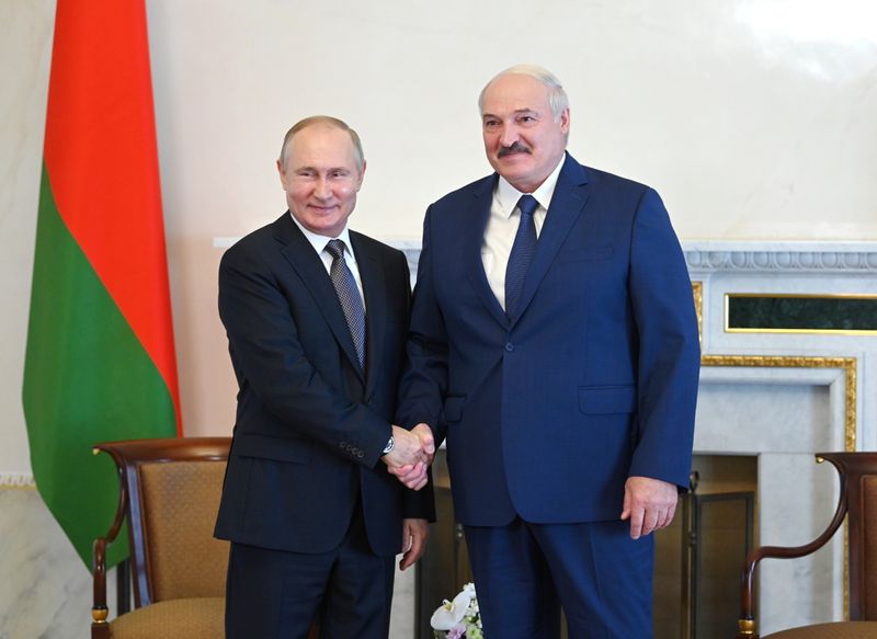 Путин и Лукашенко договорились, что цена на газ для Белоруссии в 22г сохранится на уровне 21г -- агентства