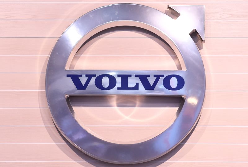 Volvo     -  
