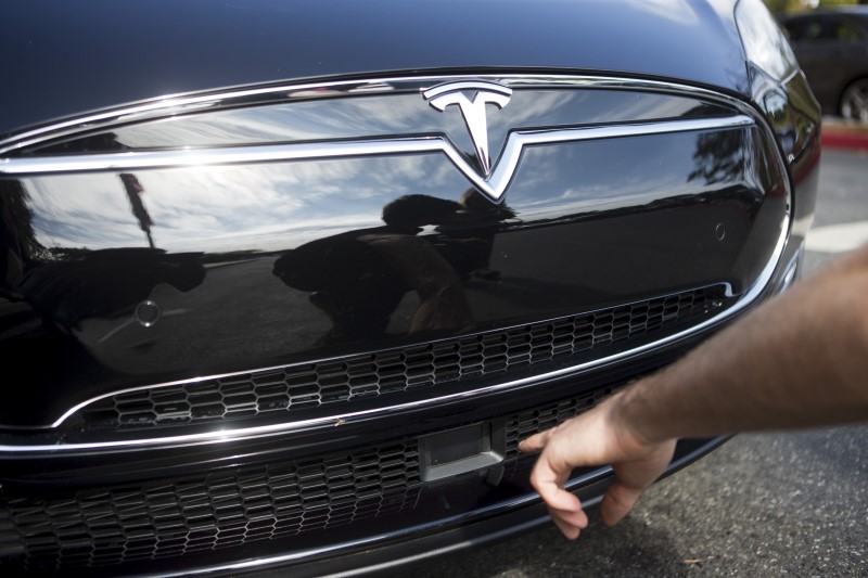 Tesla, GE и F5 Networks выросли на премаркете, а UPS упала Tesla, GE и F5 Networks выросли на премаркете, а UPS упала