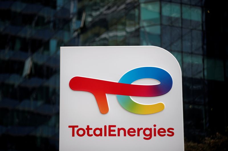 TotalEnergies начнет обратный выкуп акций на фоне скачка цен на нефть и газ TotalEnergies начнет обратный выкуп акций на фоне скачка цен на нефть и газ