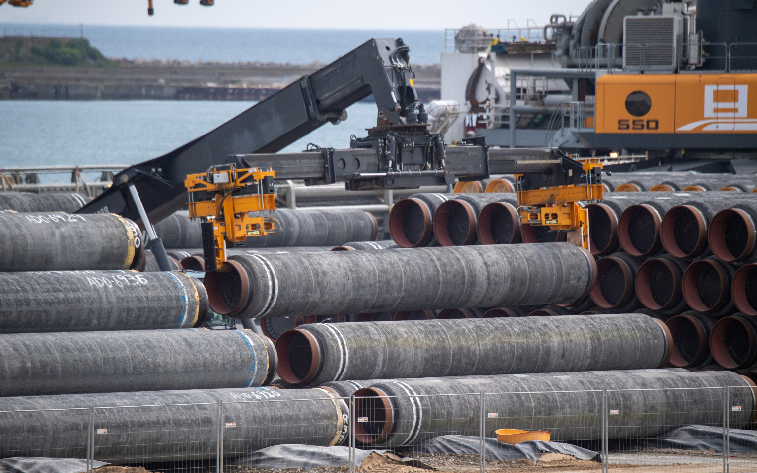 В Германии допустили превращение Nord Stream 2 в «динозавра» В Германии допустили превращение Nord Stream 2 в «динозавра»
