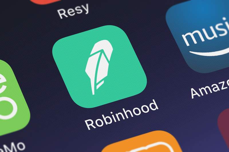 �������� � Reddit � ������� ������� ����� Robinhood �� 82%