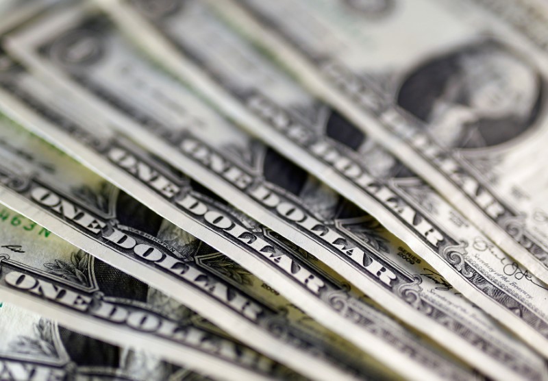 За первые пять минут торгов курс доллара США повысился до 73,9791 руб. За первые пять минут торгов курс доллара США повысился до 73,9791 руб.