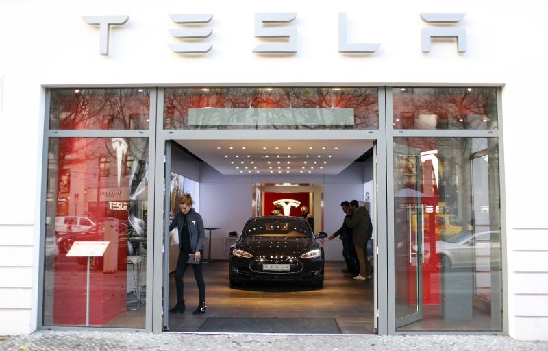 Регулятор в США проверяет работу системы Autopilot Tesla Регулятор в США проверяет работу системы Autopilot Tesla