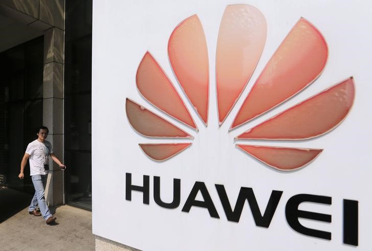 США разрешили Huawei покупать чипы для автомобилей -- источники