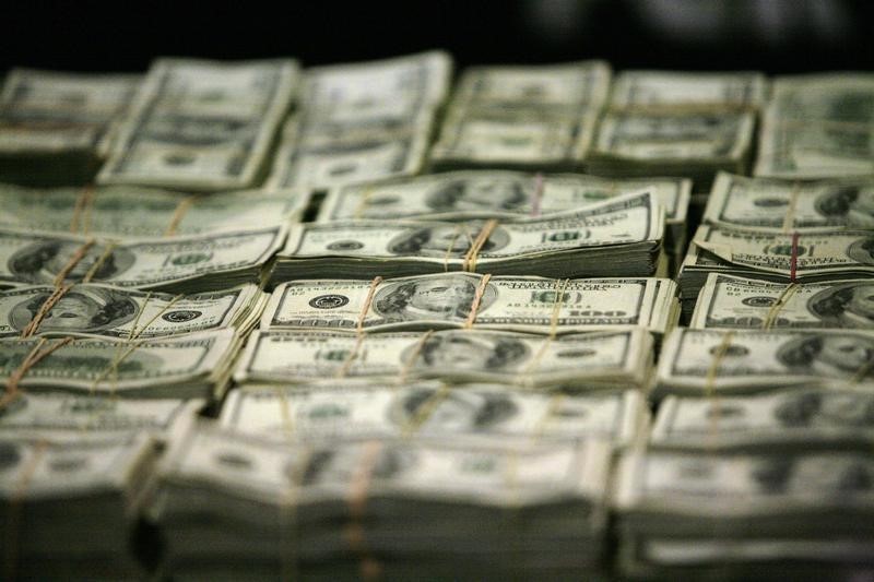 ЦБ РФ установил курс доллара США на сегодня в размере 73,7428 руб.