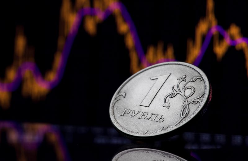 Рубль достиг минимума с конца августа против дорожающего на форексе доллара Рубль достиг минимума с конца августа против дорожающего на форексе доллара