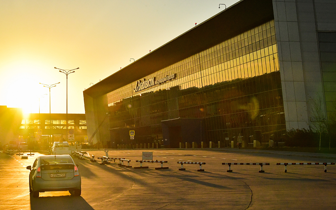 ФАС возбудила дело из-за цен на парковку в аэропорту Владивостока ФАС возбудила дело из-за цен на парковку в аэропорту Владивостока