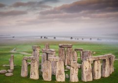 И камни не вечны: в столбах Стоунхенджа появились дыры, им нужен ремонт И камни не вечны: в столбах Стоунхенджа появились дыры, им нужен ремонт