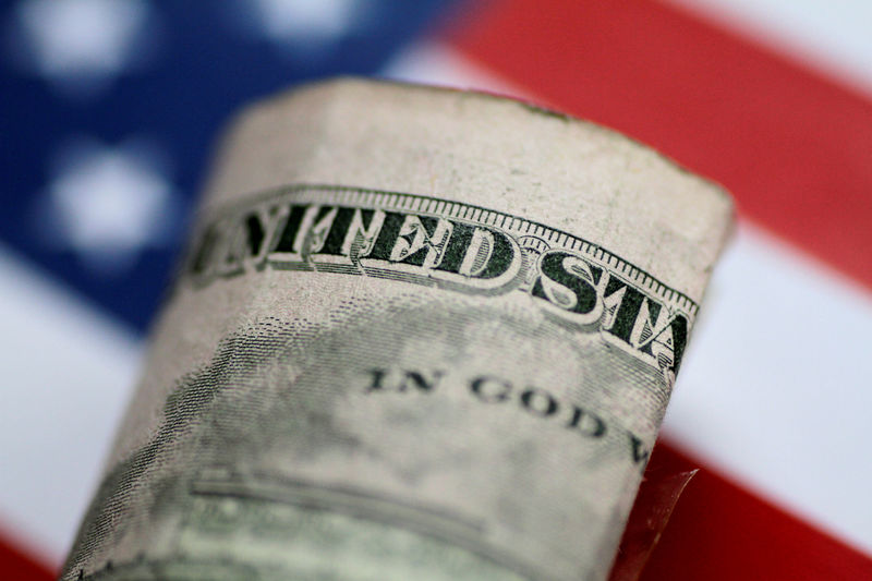 За первые пять минут торгов курс доллара США понизился до 72,9349 руб.