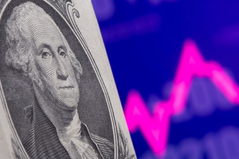 За первые пять минут торгов курс доллара США повысился до 72,8852 руб.