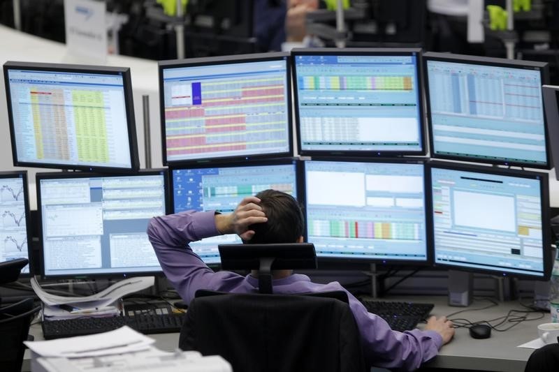Рынок акций Московской биржи по состоянию на 14:30 мск 6 октября снижается
