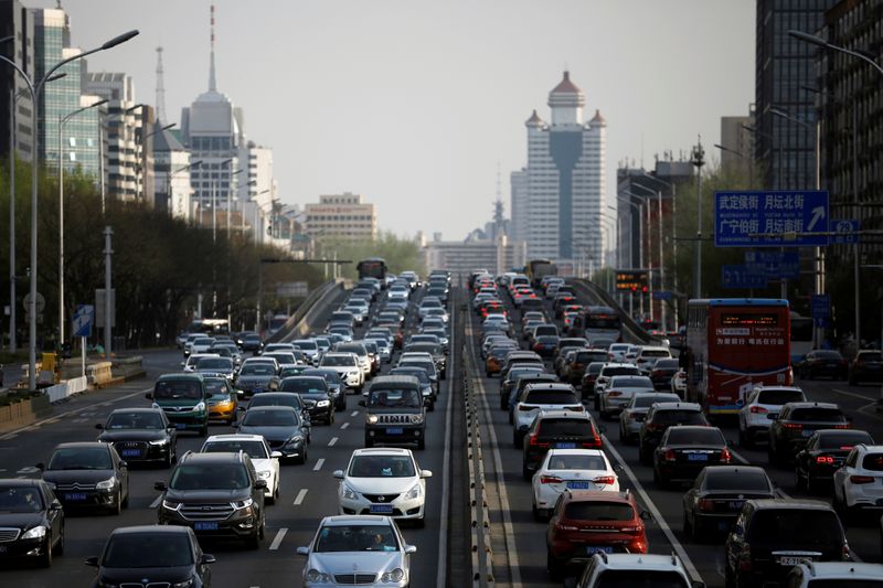 Продажи автомобилей в Китае в сентябре упали на 20%